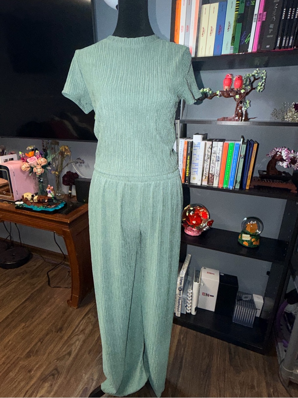 Women's Ribbed Knit Short-Sleeve /Wide Leg Pants Set in Sage Green/ Large on Tag